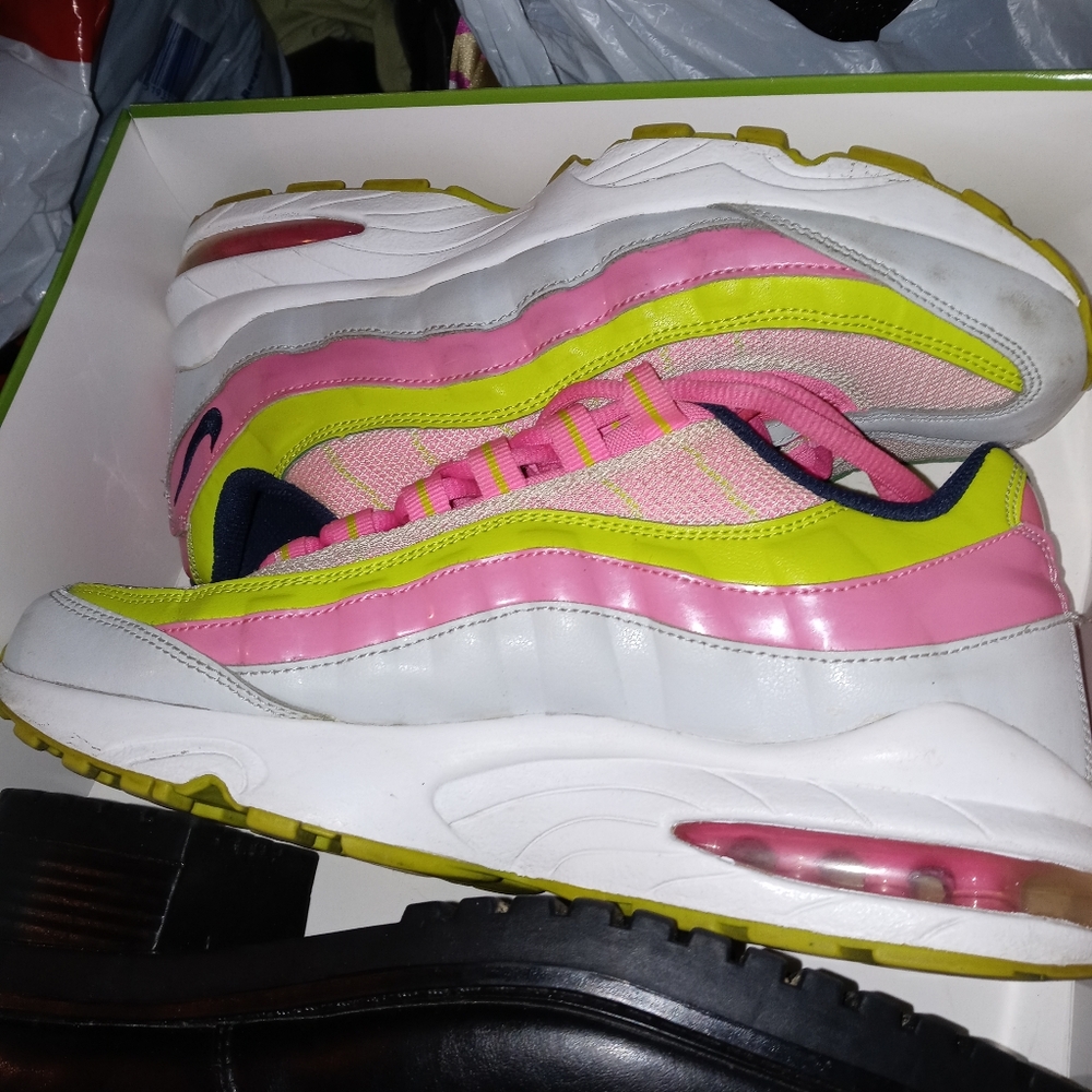 Nikes - Picture 2 of 2